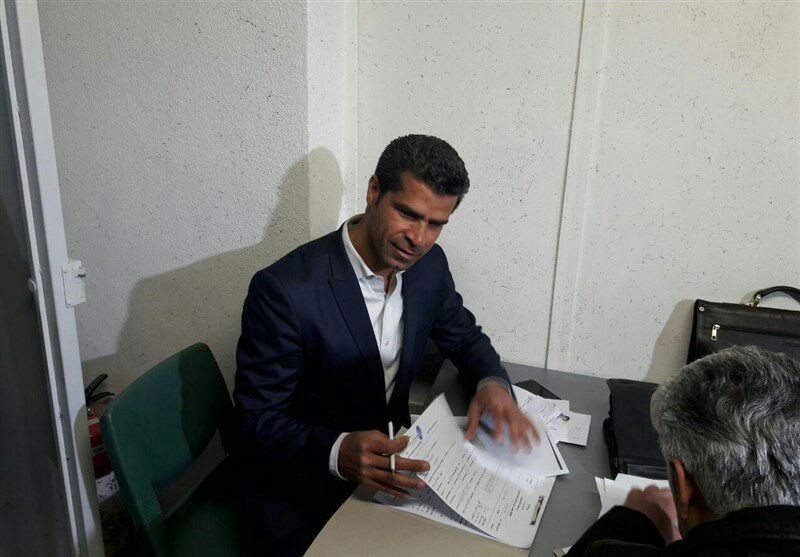 چه کسانی برای ثبت نام در انتخابات شورای شهر تهران در فرمانداری حضور یافتند؟+ تصاویر