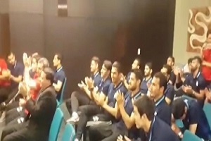 لحظه تحویل سال ۱۳۹۶ در اردوی تیم ملی در قطر + فیلم