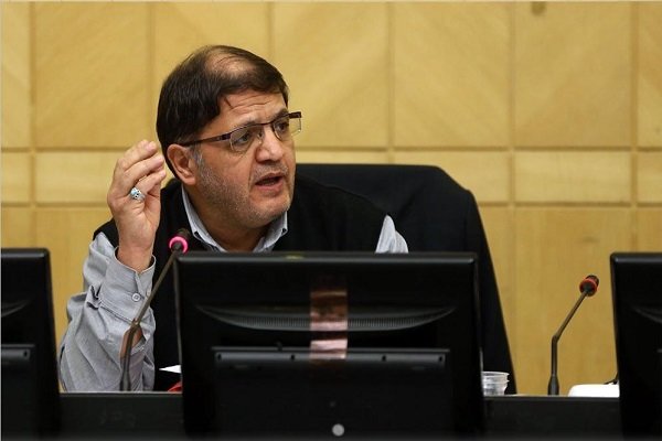 اتکا به درآمد نفت در بودجه 96 کاهش پیدا کرده است/دولت باید جلوی فرار مالیاتی را بگیرد