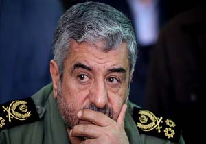فرمانده کل سپاه درگذشت والده سردار نقدی را تسلیت گفت