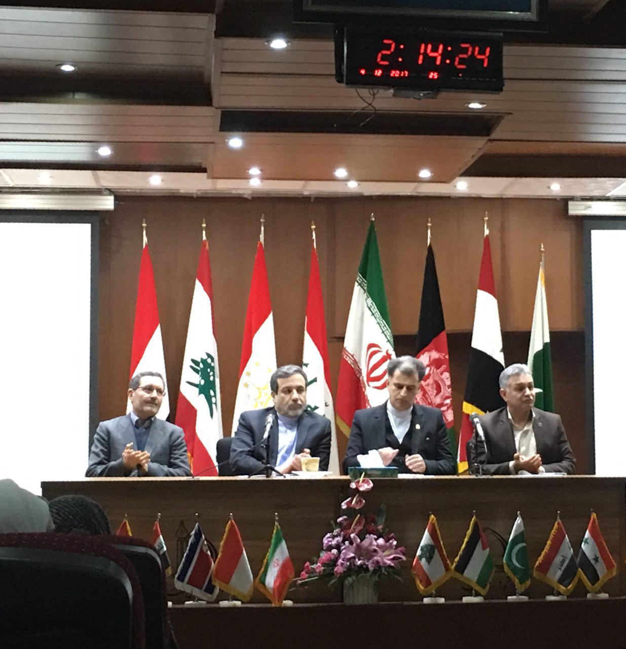 هر دانشجو غير ايرانى سفير ايران در كشور خودش