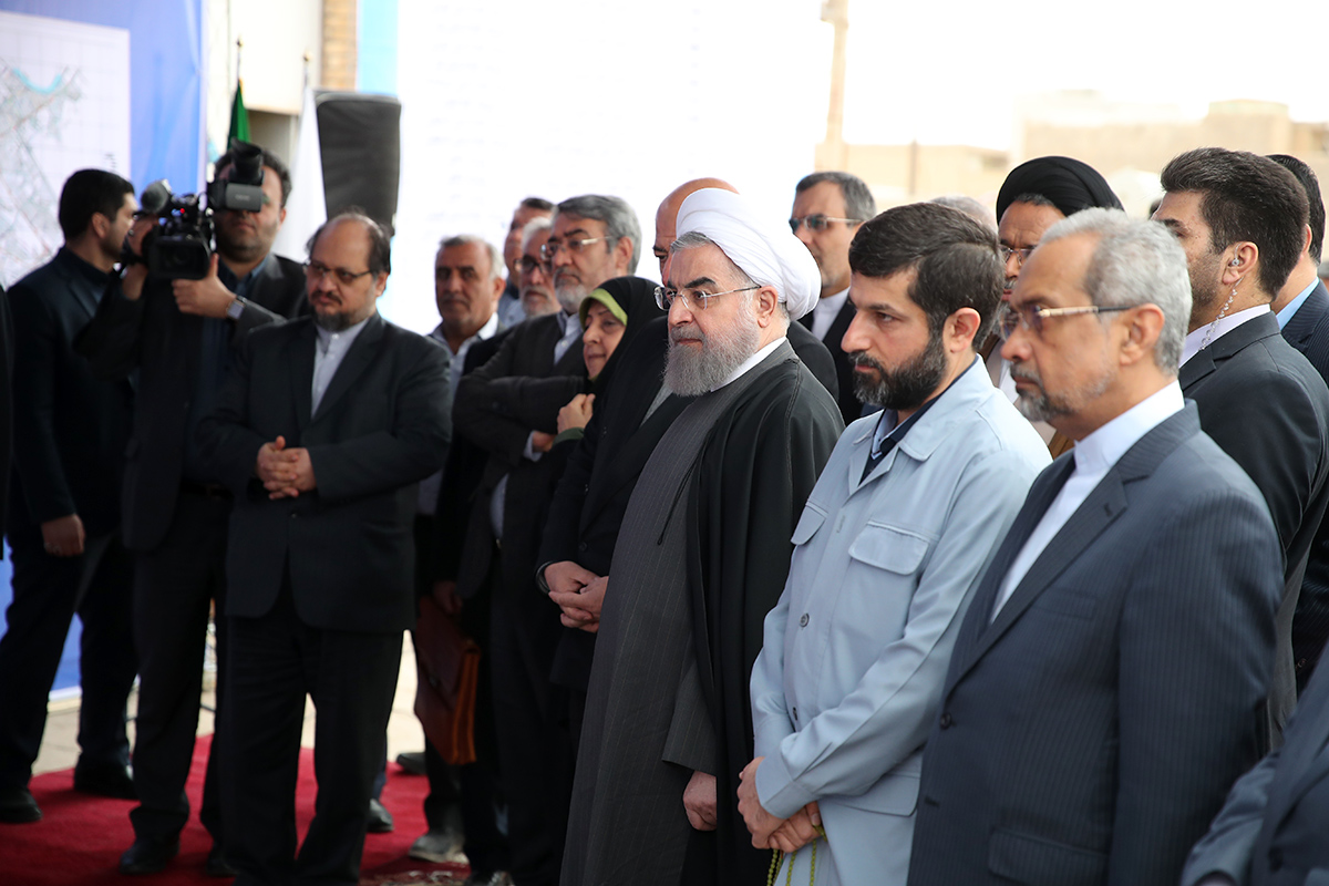 بازدید روحانی از تصفیه خانه آب شماره ٢ اهواز/ بهره&zwnj;برداری از ژنراتور تامین برق اضطراری تاسیسات آب شرب اهواز