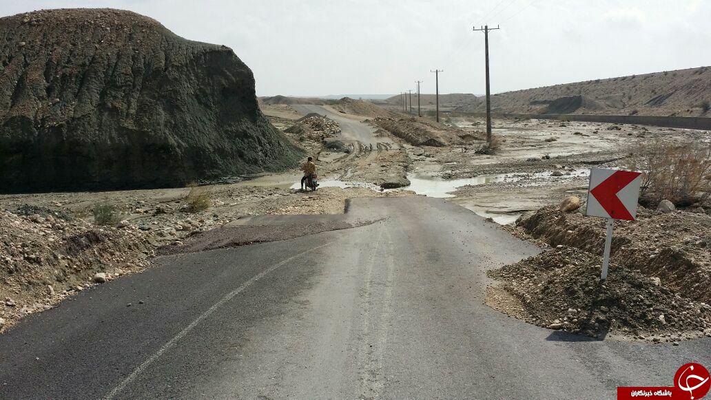 تخریب جاده روستای &laquo;فین&raquo; بر اثر بارندگی + تصاویر