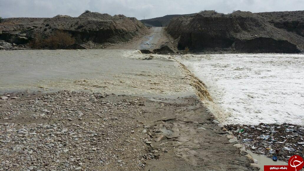 تخریب جاده روستای &laquo;فین&raquo; بر اثر بارندگی + تصاویر
