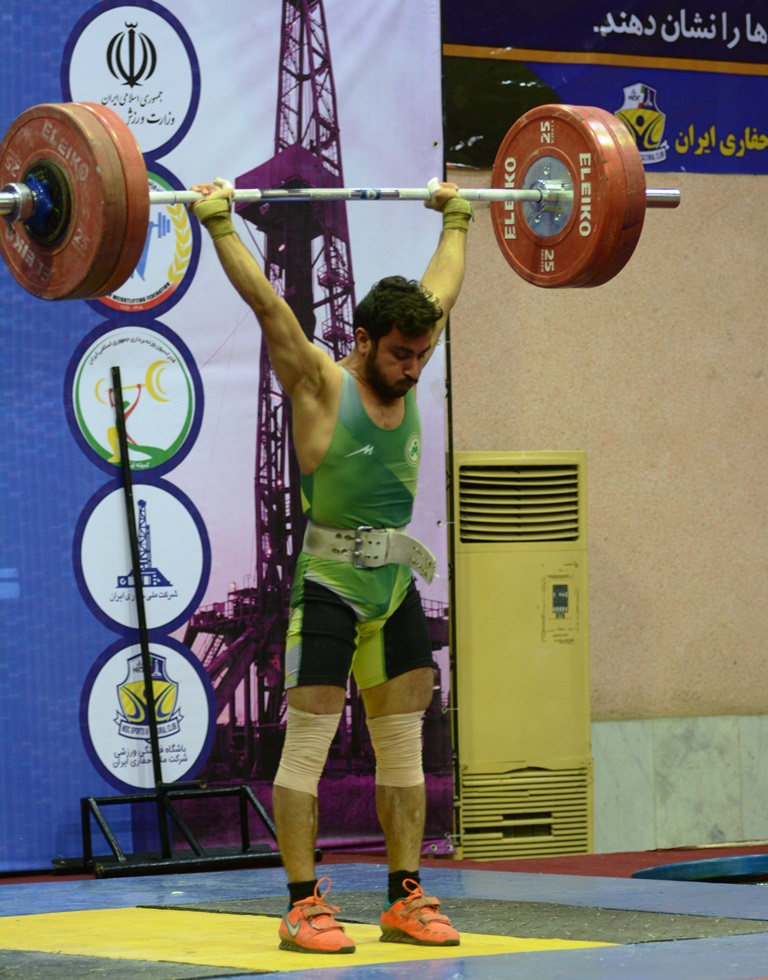 گلپرور قهرمان وزنه برداری دسته 56 کیلوگرم