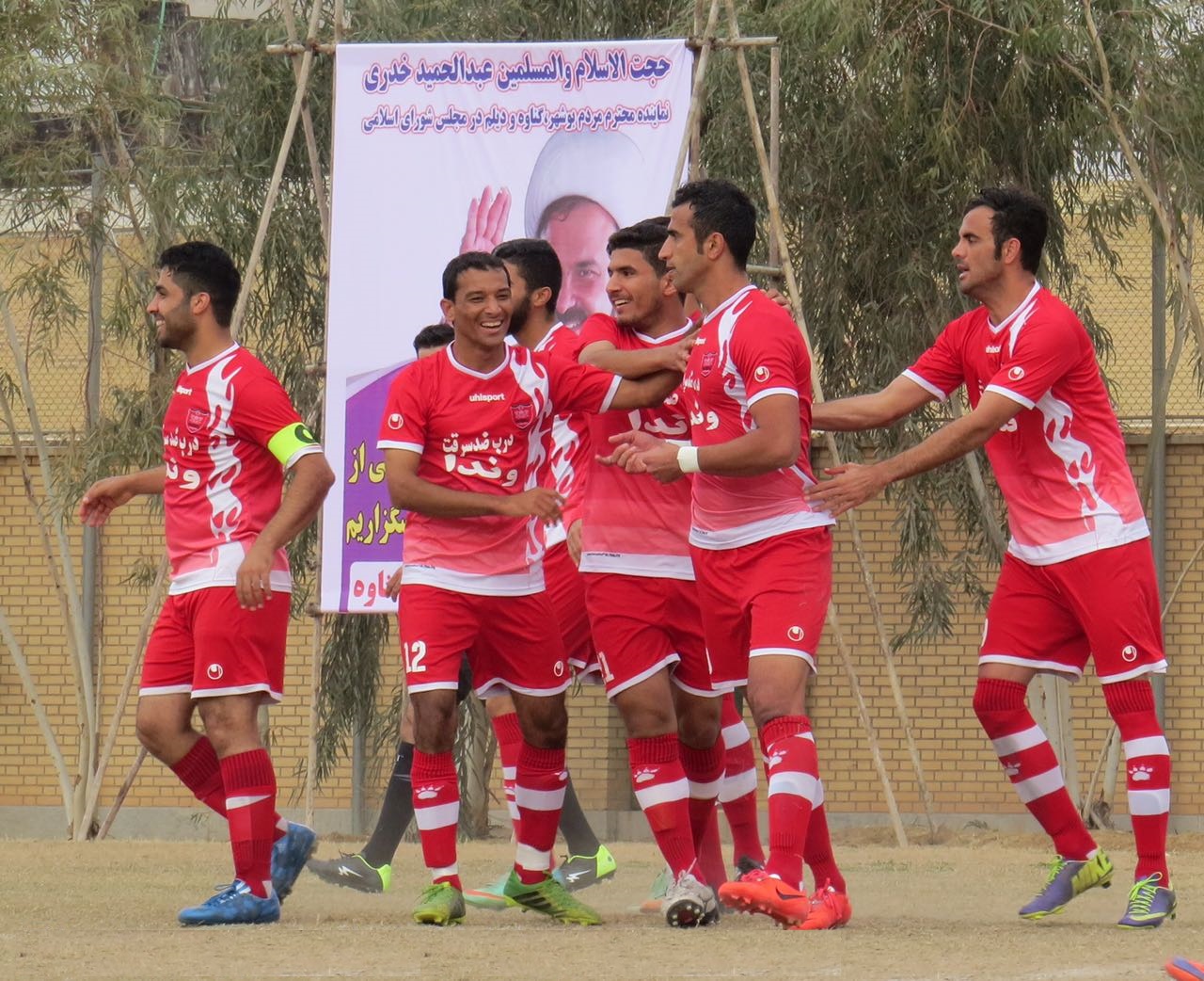 حاشیه نگاری سومین برد پیاپی پرسپولیس گناوه حاشیه نگاری سومین برد پیاپی پرسپولیس گناوه
