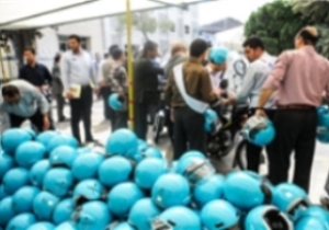 400 کلاه ایمنی هدیه به موتور سواران