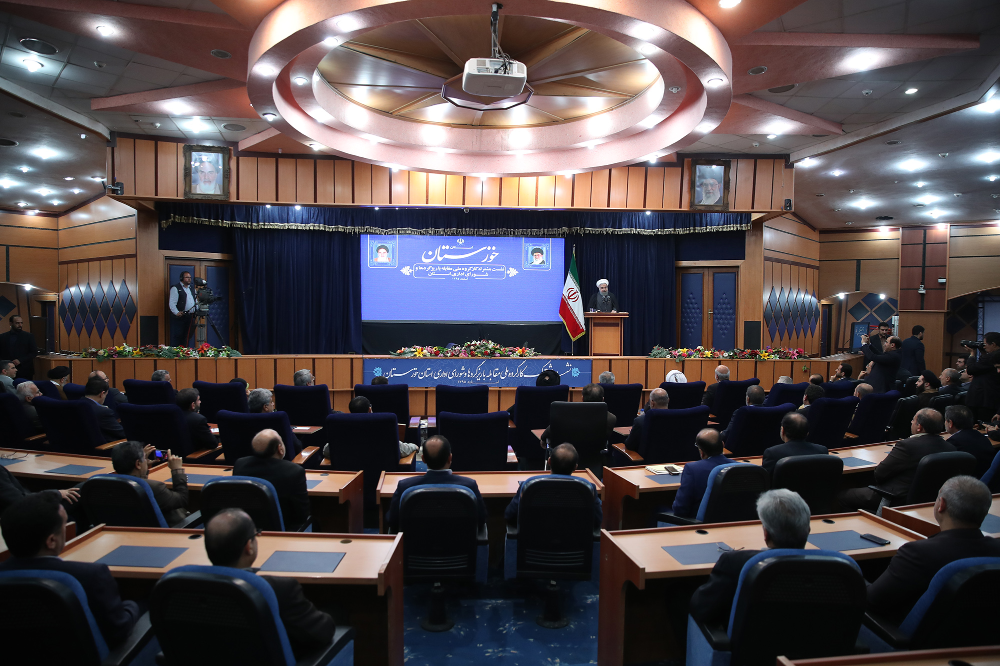 آب کارون جز برای آب آشامیدنی منتقل نخواهد شد/برای حل مشکلات زیست محیطی و ریزگرد برنامه ها و تلاشها ادامه دارد
