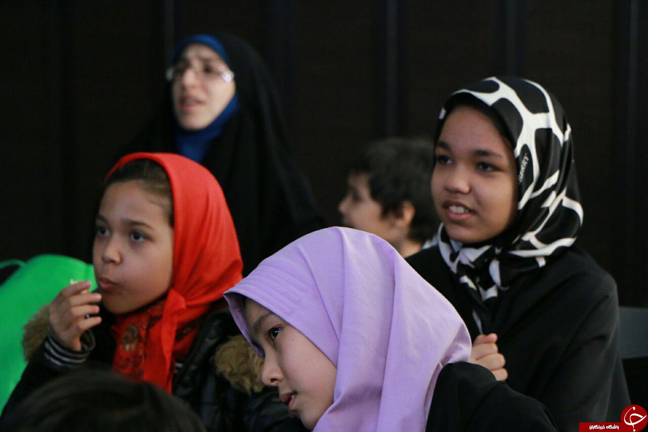 گزارش تصوری از محفل قصه&zwnj;خوانی برای کودکان مهاجر