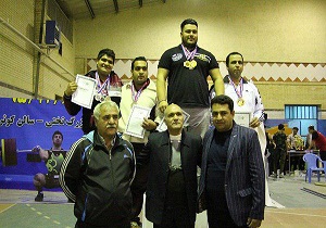 قهرمانی تیم کاشی پرسپولیس یزد در مسابقات وزنه برداری قهرمانی شرق کشور
