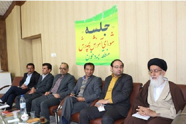 والدین دانش&zwnj;آموزان به مدارس کمک کنند