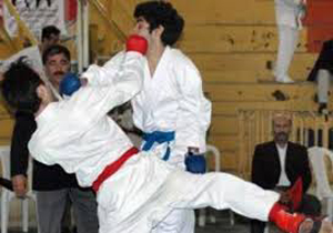 قهرمانی کازرون در مسابقات کاراته استان