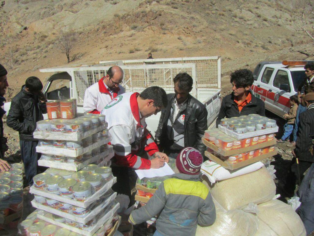 امداد رسانی به اهالی روستای محروم و آسیب دیده