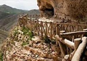 غار کرفتو پاکسازی می‌شود