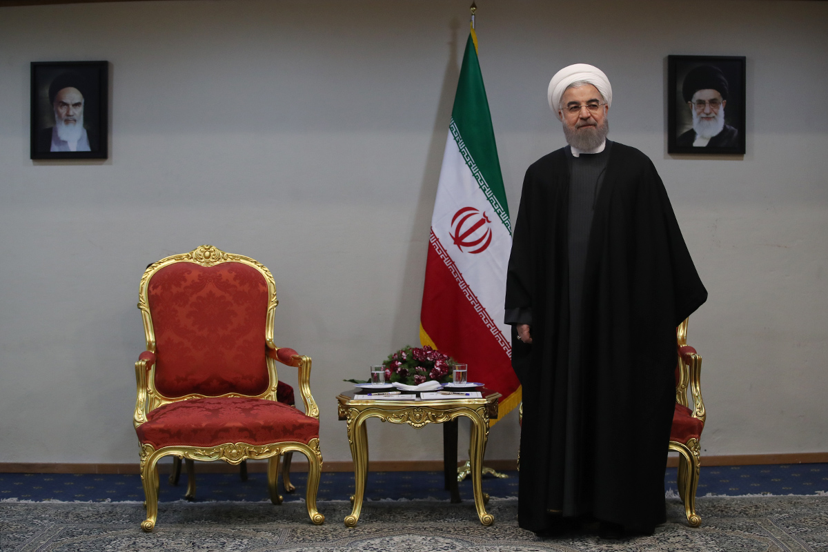 تجلیل روحانی از برگزیدگان جشنواره مولفه&zwnj;های اجتماعی موثر بر سلامت/ رونمایی از اطلس بیماری&zwnj;های شایع