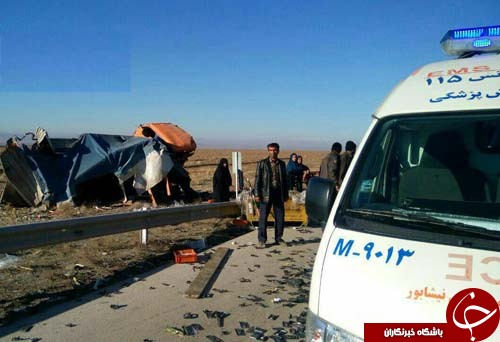 برخورد تریلی با کامیون حادثه ساز شد+تصویر