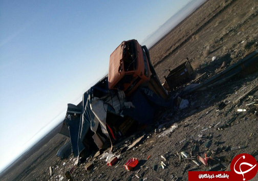 برخورد تریلی با کامیون حادثه ساز شد+تصویر