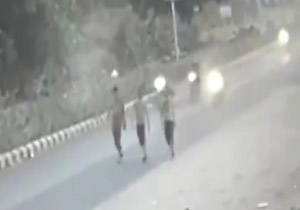 عاقبت لایی کشیدن با موتور از بین عابران پیاده + فیلم