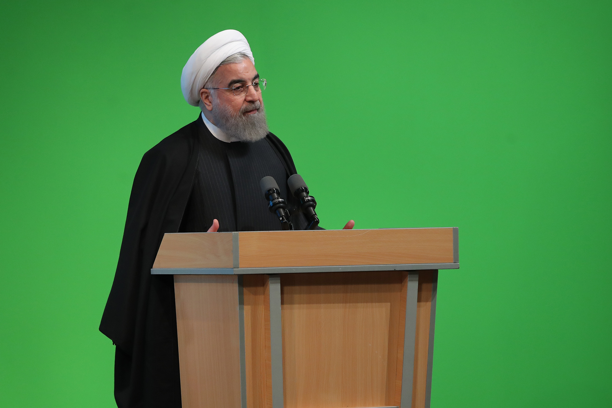 برخی&zwnj; از تقابل با جهان خوششان می&zwnj;آید و نانشان از این راه تامین می&zwnj;شود/باید از تعامل با جهانیان برای ارتقای سلامت بهره برد