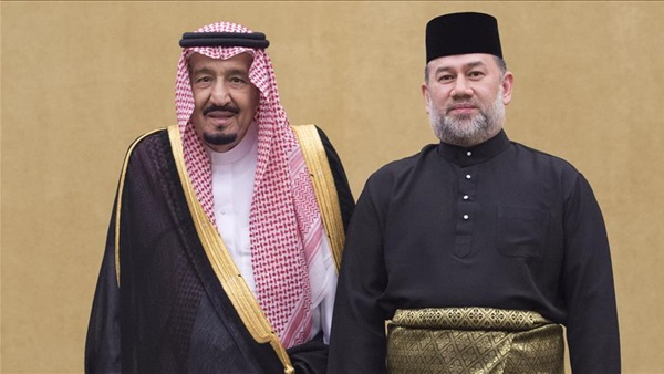 اعطای بالاترین نشان ملی مالزی به ملک سلمان