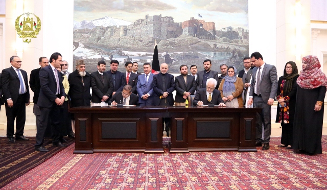 قرارداد اجرایی انتقال لاین برق ۲۲۰ کیلو ولت از غزنی الی قندهار امضا شد