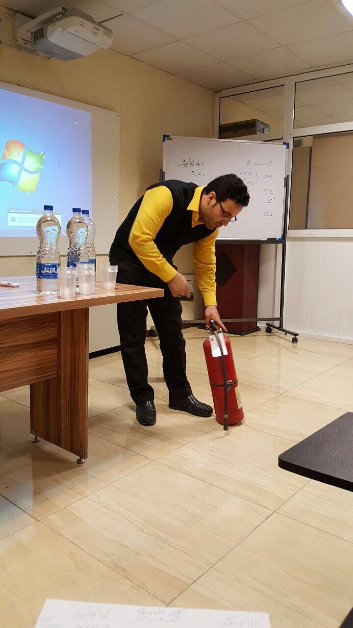 برگزاری کارگاه آموزشی اطفاء حریق در فروشگاه شهرما