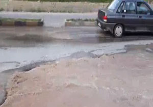 هدررفت آب شرب در خیابان + فیلم