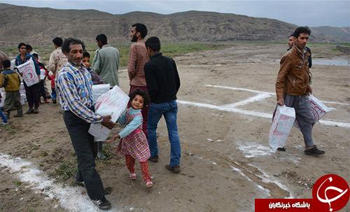 نجات 500 روستایی سرخس از نوزاد 8 ماهه تا زن 58 ساله در محاصره سیل+ تصویر