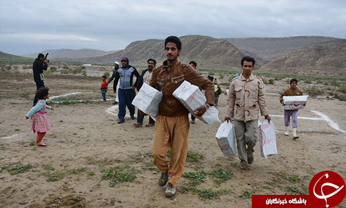 نجات 500 روستایی سرخس از نوزاد 8 ماهه تا زن 58 ساله در محاصره سیل+ تصویر