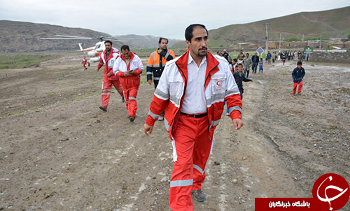 نجات 500 روستایی سرخس از نوزاد 8 ماهه تا زن 58 ساله در محاصره سیل+ تصویر