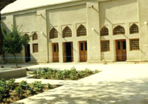 لباس نوروزی بر تن خانه استاد همایی