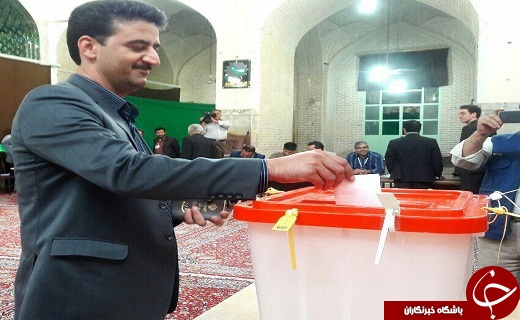 فرماندار بافق رأی خود را به صندوق انداخت +تصاویر