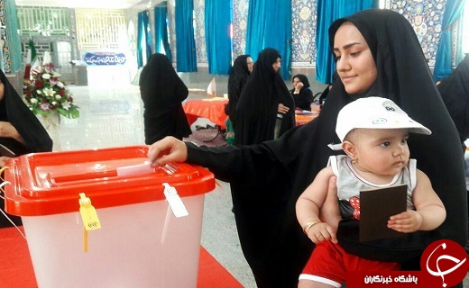 فرماندار بافق رأی خود را به صندوق انداخت +تصاویر