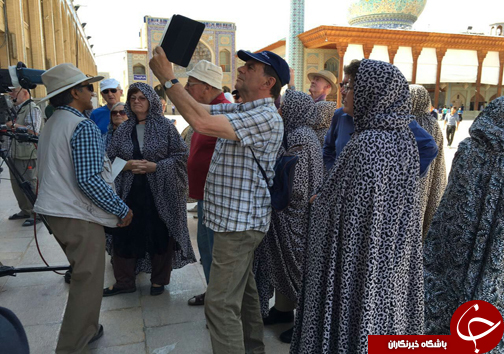 حضور گردشگران خارجی در شعبه اخذ رأی سومین حرم اهل بیت (ع) + تصاویر