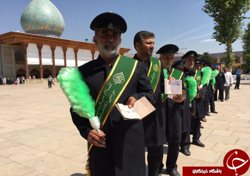 حضور پرشور خادمان احمدبن موسی (ع) در انتخابات + تصاویر