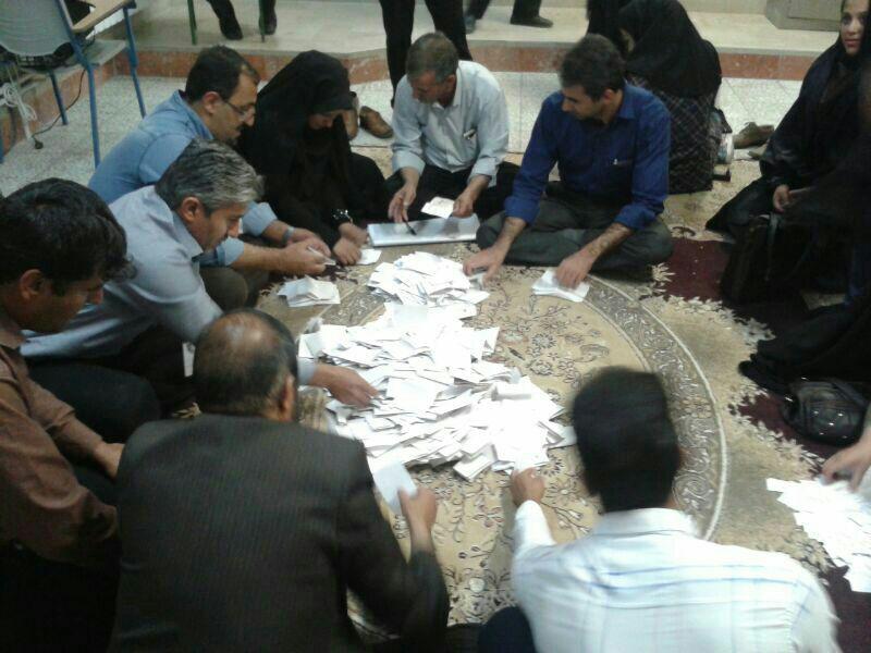 آغاز شمارش آراء در شهرستان سمیرم+ تصاویر