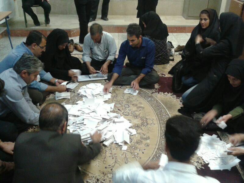 آغاز شمارش آراء در شهرستان سمیرم+ تصاویر