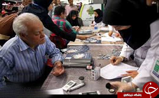 &laquo;دست&zwnj;های بهشتی&raquo; دانشجویان پزشکی در مترو+عکس