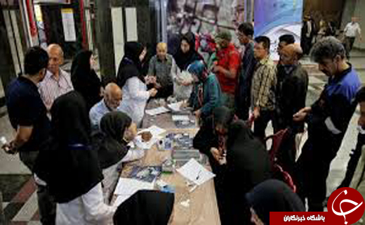 &laquo;دست&zwnj;های بهشتی&raquo; دانشجویان پزشکی در مترو + عکس