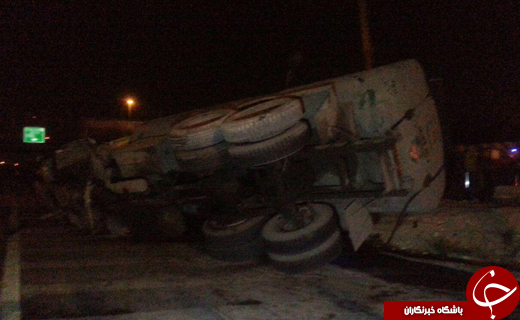 واژگونی تانکر 10 هزار لیتری گازوئیل در اتوبان آزادگان