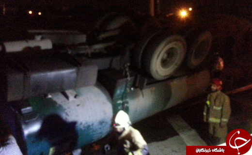 واژگونی تانکر 10 هزار لیتری گازوئیل در اتوبان آزادگان