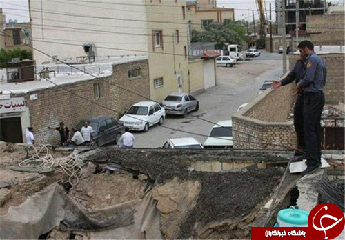 نجات کارگر محبوس شده از زیر آوار+عکس
