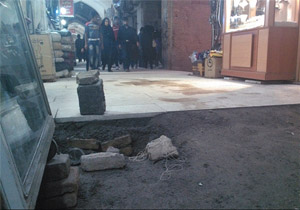 کف سازی بازار عزیز کرمان به شکل سنتی
