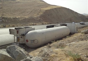 واژگونی تانکر حادثه ساز شد