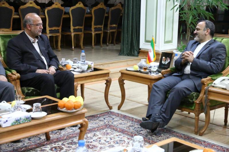 استاندار خراسان رضوی :لزوم بهره گیری از ظرفیت خانواده شهدای استان به عنوان سفیران ایثارگری در مشهد ۲۰۱۷
