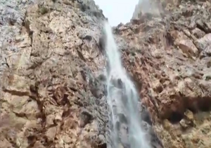 شهروندخبرنگار: تصاویری از آبشاری زیبا در دل کوه + فیلم