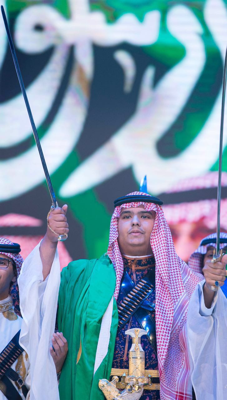اشک های ملک سلمان در مراسم فارغ التحصیلی فرزندش+ تصاویر