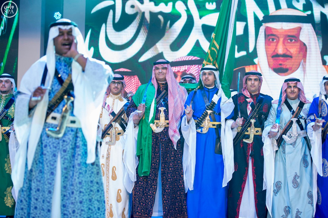 اشک های ملک سلمان در مراسم فارغ التحصیلی فرزندش+ تصاویر