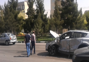 شهروندخبرنگار مشهد؛تصادف با تندر90، شاسی بلند را له کرد + فیلم