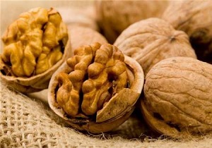 كشف بیش از چهار تن گردوی قاچاق در روانسر